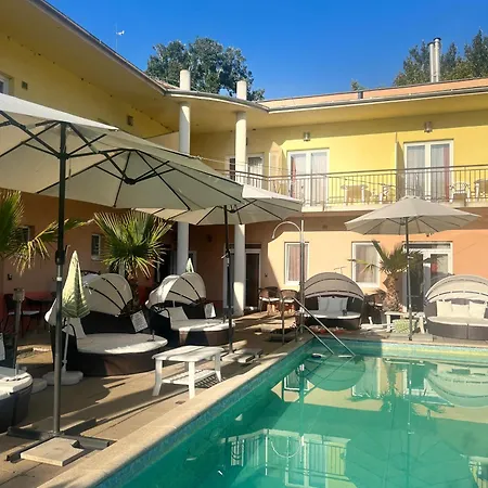 Beach Hotel Отель Шиофок