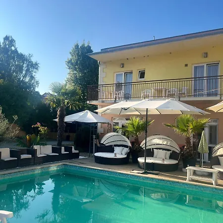 Отель Beach Hotel Шиофок