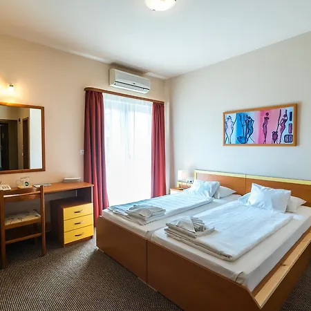 Отель Beach Hotel 3*