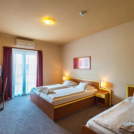 Beach Hotel 3* שיופוק