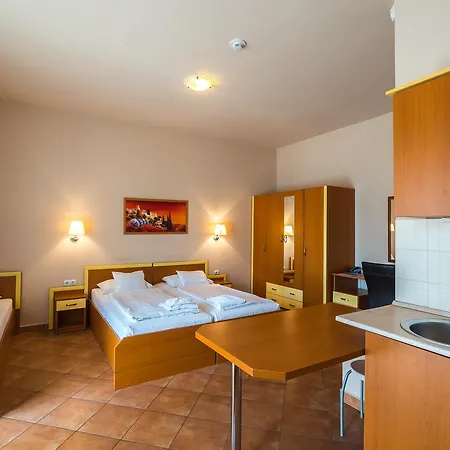 Beach Hotel 3* שיופוק