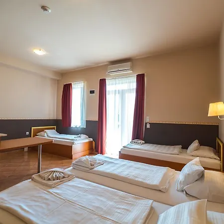 Beach Hotel 3* שיופוק