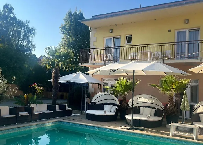 Отель Beach Hotel Шиофок