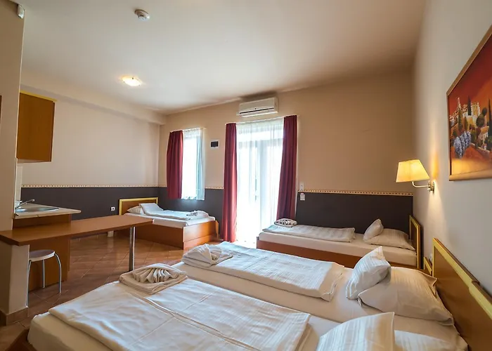 Beach Hotel 3* שיופוק